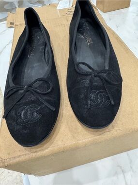CHANEL Black Suede Ballet Flats with Embroidered CC and Bow Accent
